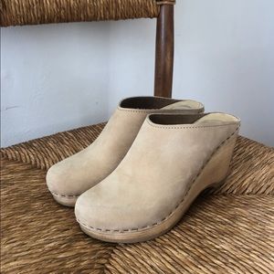 No. 6 clogs in beige suede